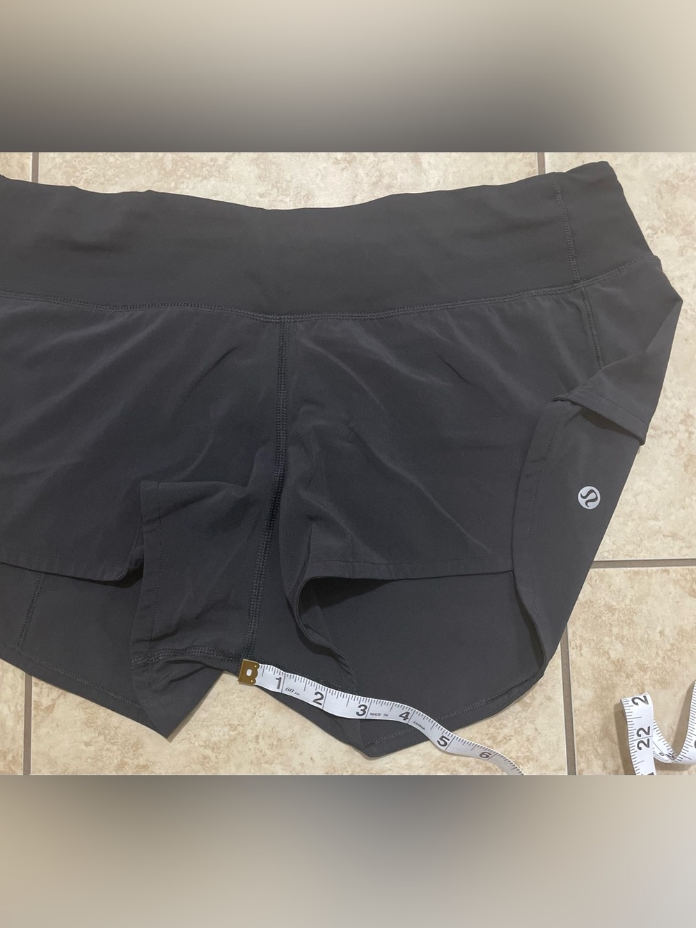 Lululemon Speed Up Shorts Size 8 - Picture 3 of 5